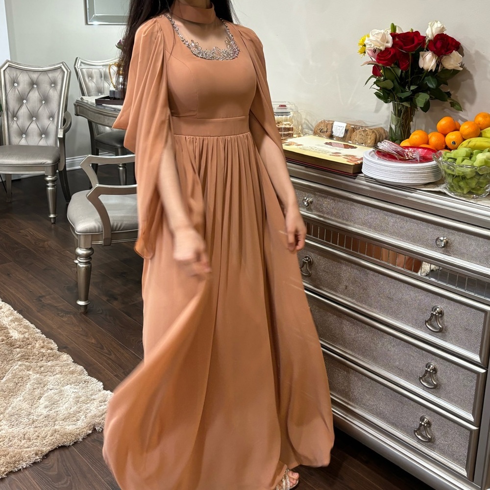 Champagne flowy maxi drape evening gown + zipper. Size 38 US 6 small-med…